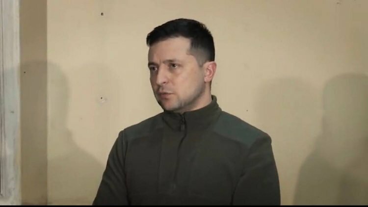 Блогер: Зеленський записав ролик до «200 дня припинення вогню».  Він в Україні живе?